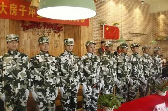 衡水顺平中学高一C部班主任请同学们吃糖葫芦